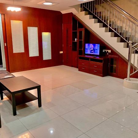 Awani Homestay Seberang Jaya Permatang Janggus Exteriör bild