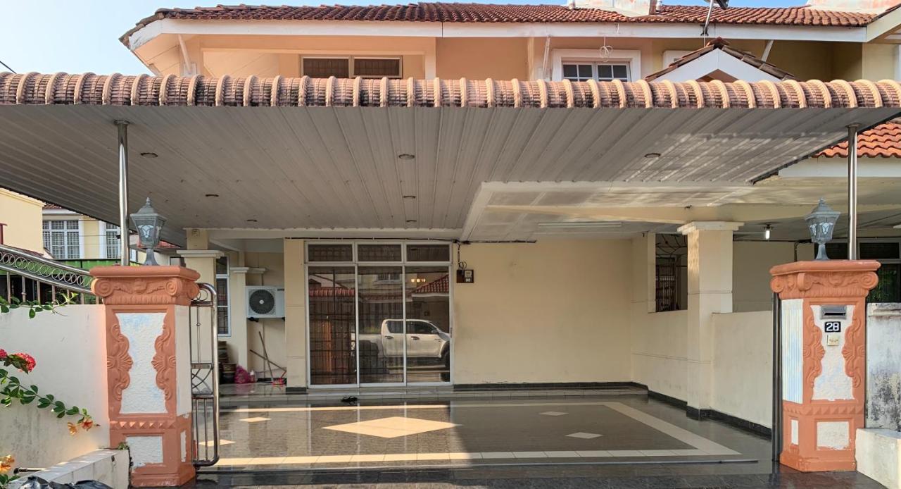 Awani Homestay Seberang Jaya Permatang Janggus Exteriör bild