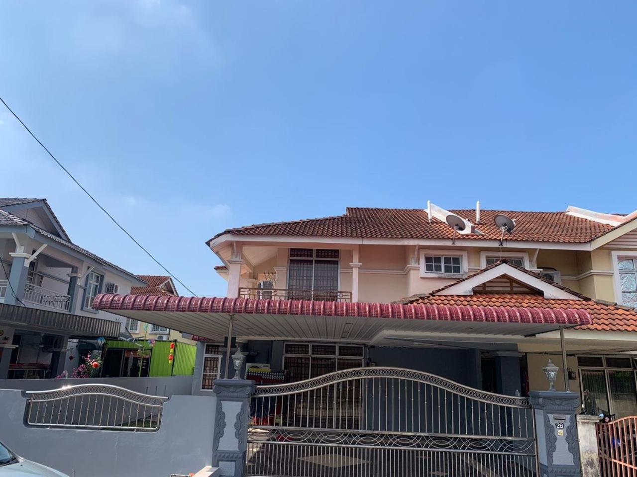 Awani Homestay Seberang Jaya Permatang Janggus Exteriör bild